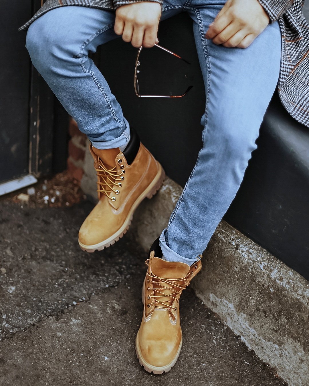 black timberlands with jeans